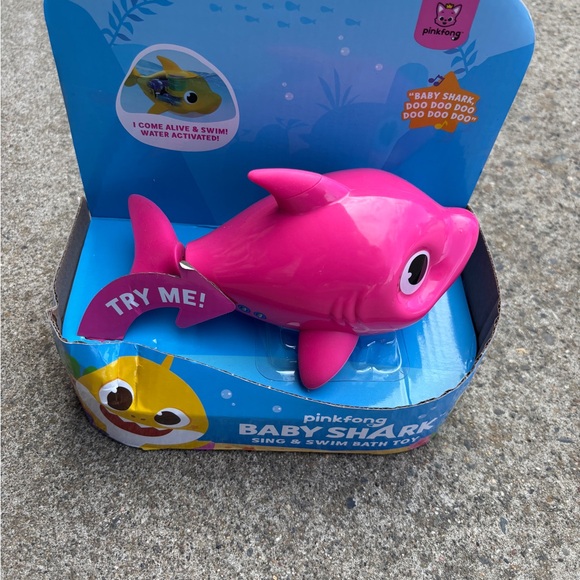 New Baby Shark Sing & Swim Bath Toy - Pink - Picture 1 of 4
